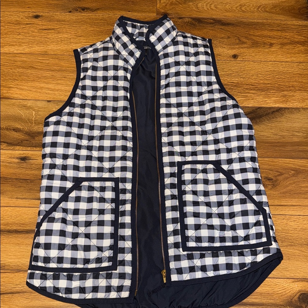 Jcrew Mercantile XS Vest
Excellent condition 
Blue / white checkered vest